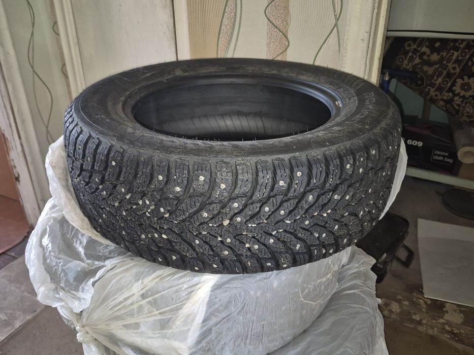 Зимние шины Nokian 205/65 R16 — отличное состояние