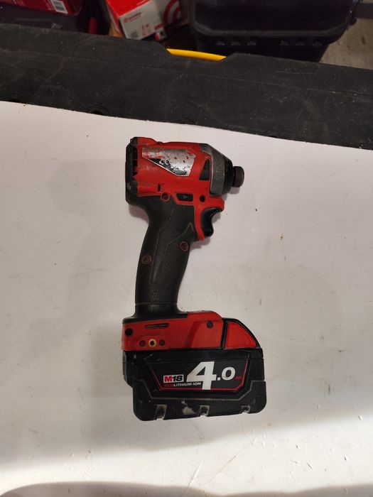 Безчетков акумулаторен импактдрайвър Милуоки  Milwaukee M18 FID + 4Ah