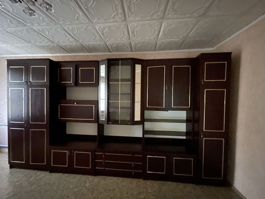 Продам сервант , в хорошем состояний . Самовывоз. П Зачаганск, ул Авто