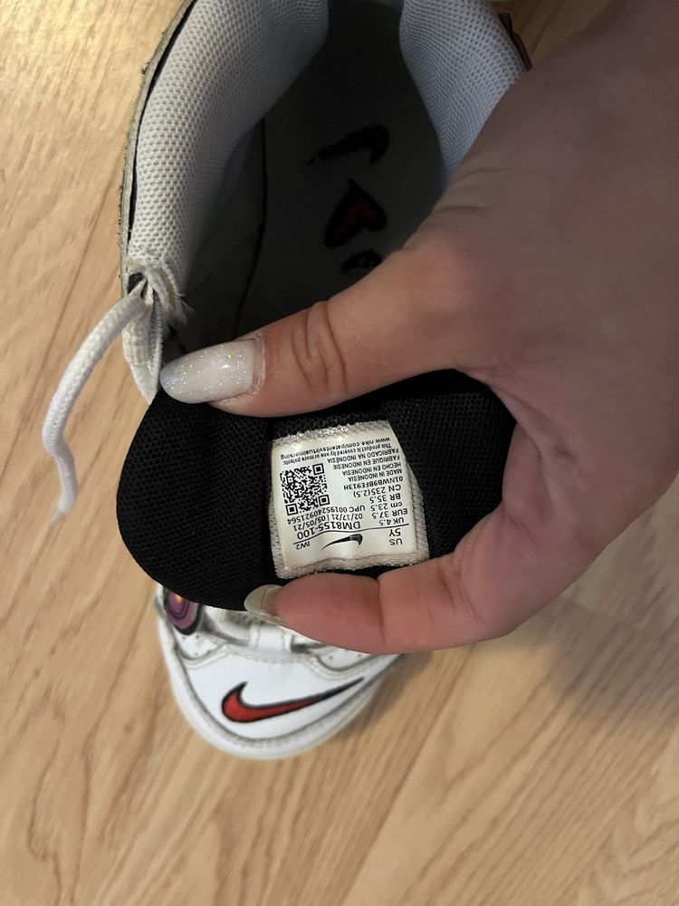 Adidasi Nike Uptempo
