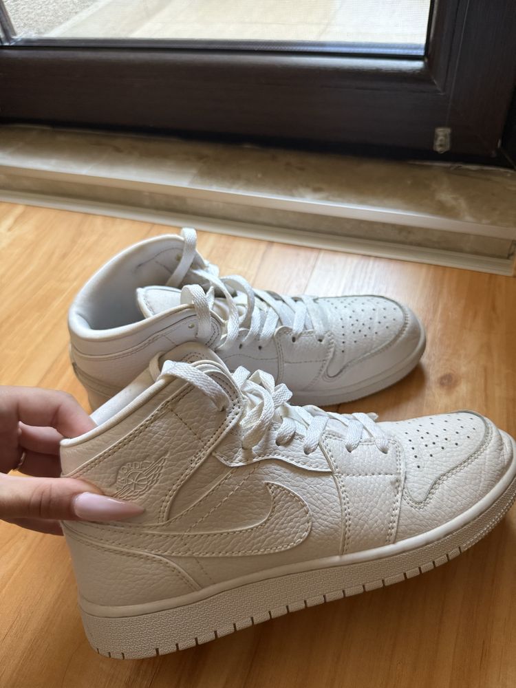 Air Jordan 1 Mid