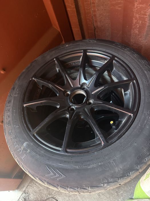 Продам диски почти новые с резиной