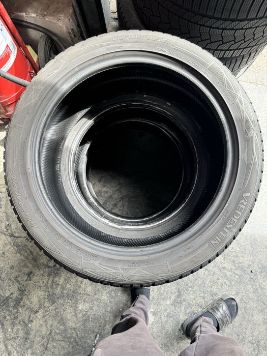 235/45/19 Vredestein M+S