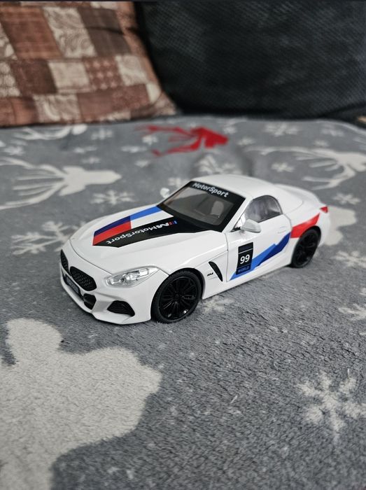 Macheta metalica BMW Z4 convertibil scara 1:24 noua
