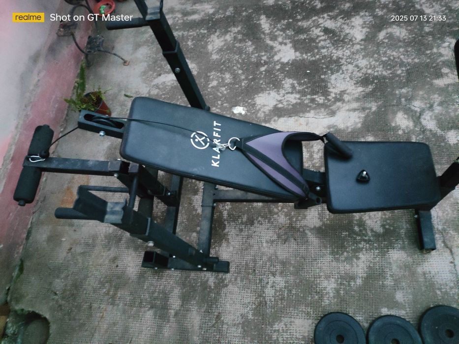 Vând masă de fitness, 2x gantere, bară z, greutăți 6x2,5kg și 6x10kg.