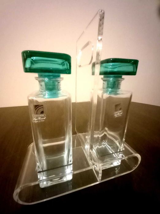 Зелена кръгла масичка Прибори Етажерка за колекционер Оливерник