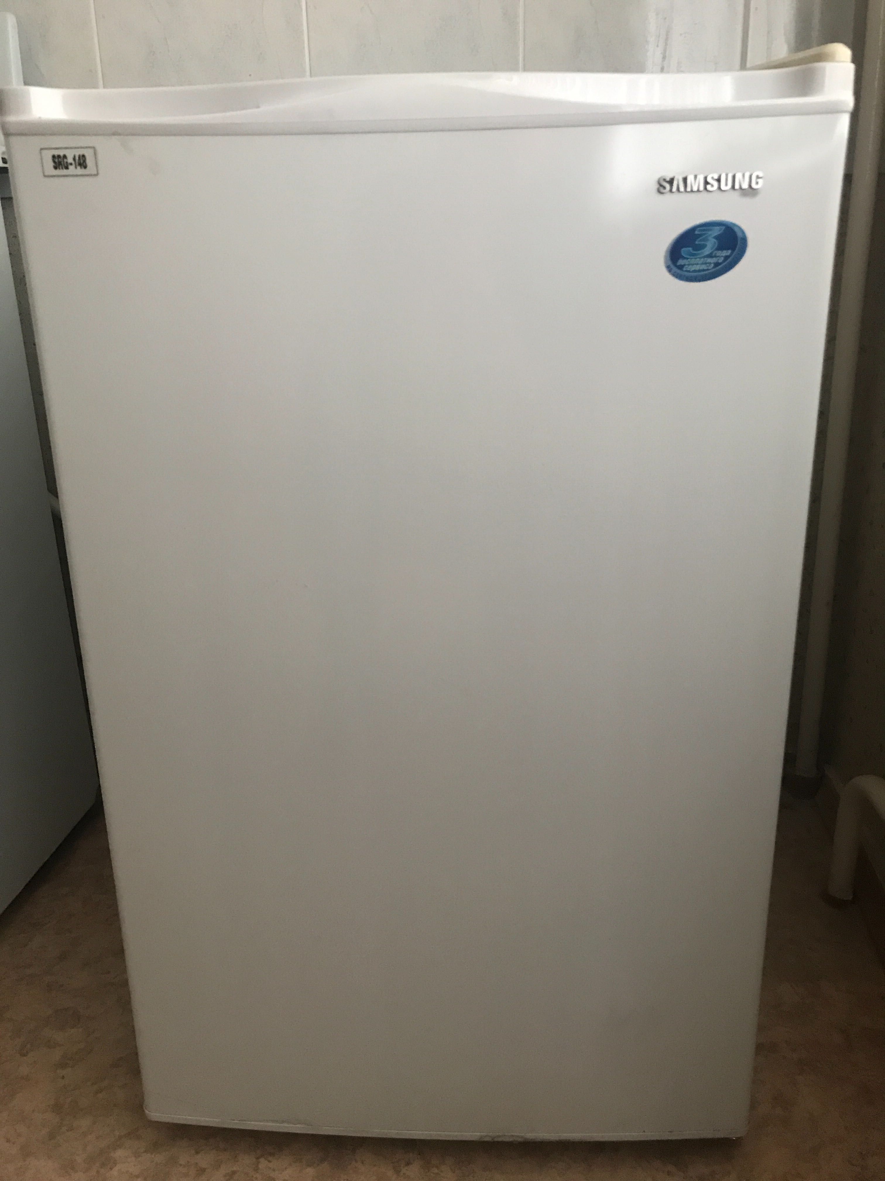Холодильник корейской сборки для офиса Samsung SRG 148