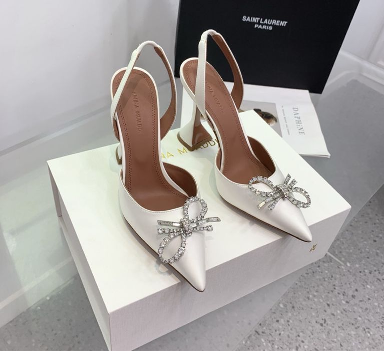Pantofi Amina Muaddi pe comanda