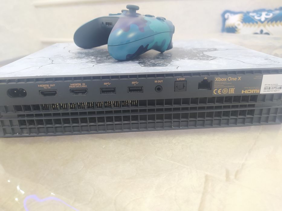 Xbox one x  1TB .