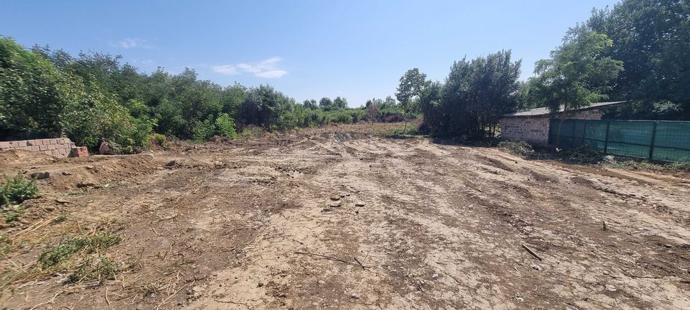Teren 2117m2 + casa daramabila (sau nu)  in Biharkeresztes  Ungaria