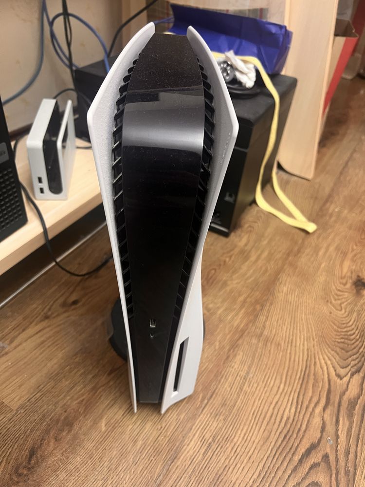 PS5 +2 геймпада + SSD 1ТБ + 3 игры + зарядка — полный комплект!