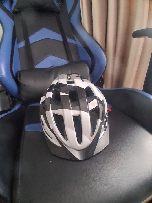 Vând casca aproape nou