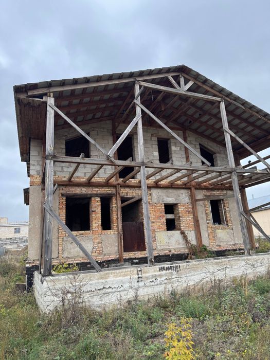 Продам 3 этажный дом 12 соток