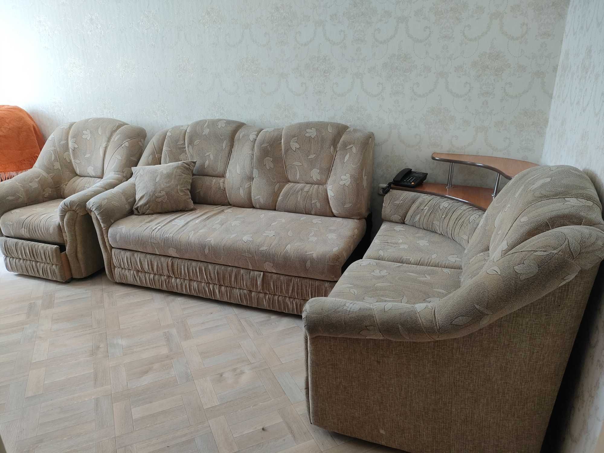 Диван, два кресла, уголок