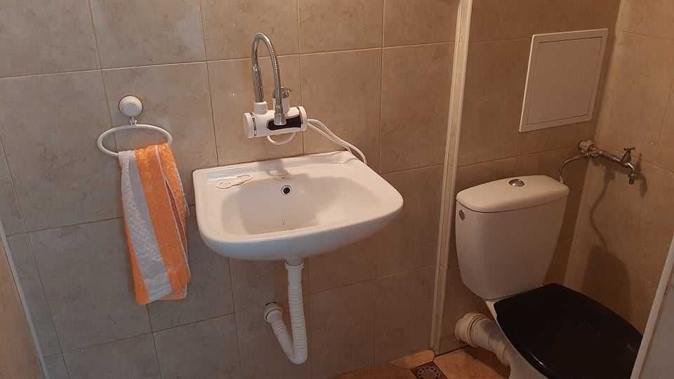 Дава се под наем Магазин в Бургас, Изгрев - 98 кв.м за 350 € - Снимка #3