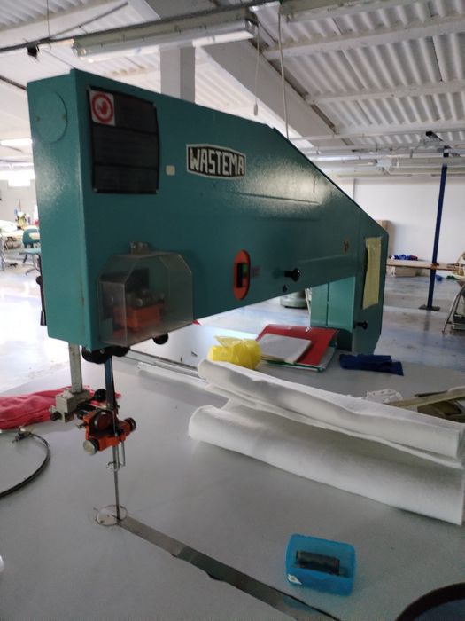 Vând mașină de tăiat materiale textile. Bazic