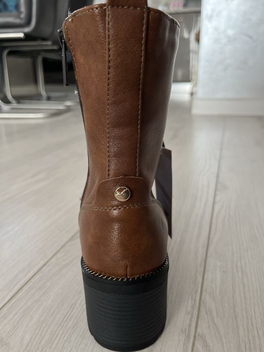 Боти Mustang с етикет