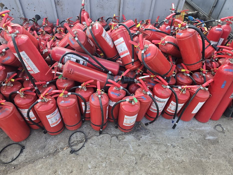 Stingător cu pulbere tip P6