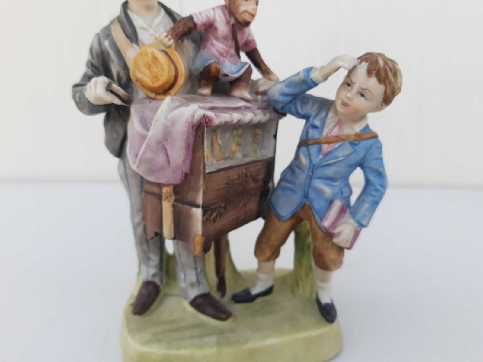 Стара Белгийска керамична статуетка Музикант с Латерна
