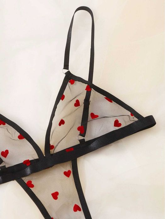 Body sexy decupat cu inimioare si benzi