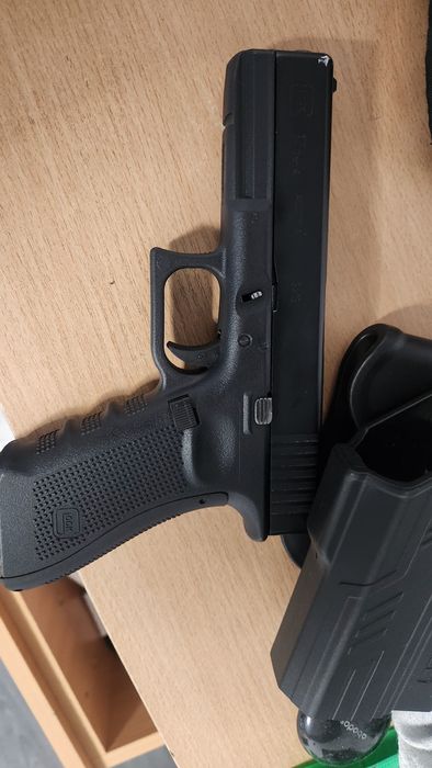 Еърсофт пистолет с кобур