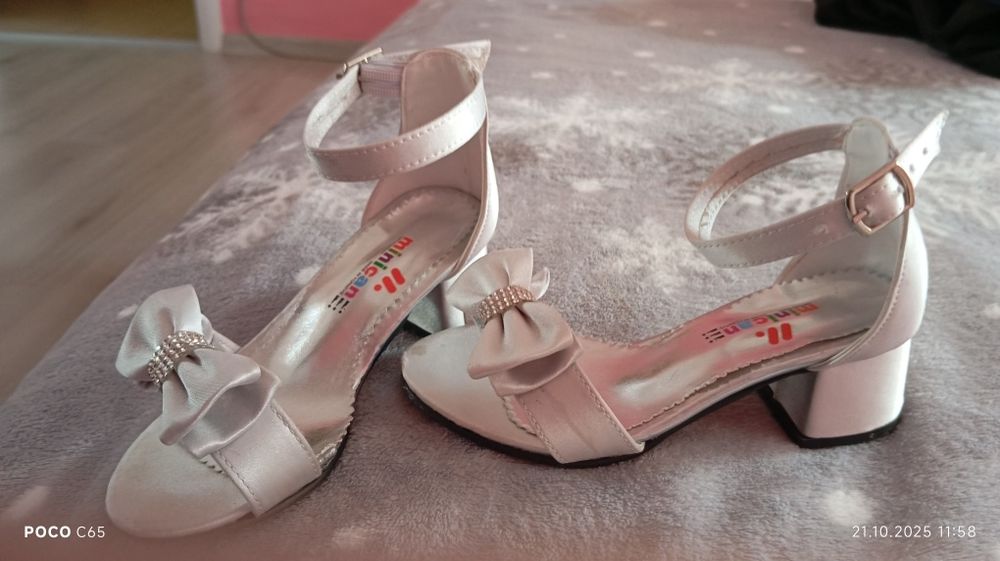 Сандали за момиче