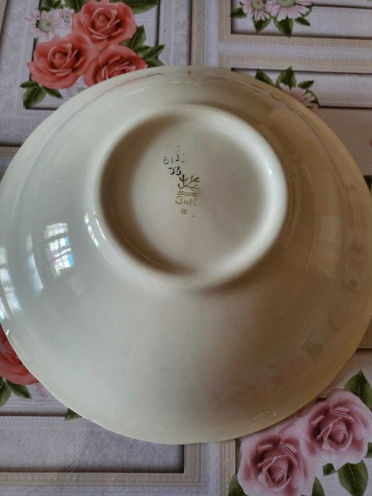 Тарелка фарфоровая с цветами