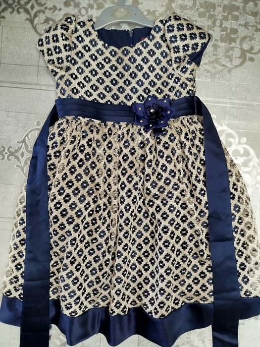 Продам детскую одежду для девочек.