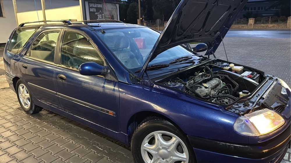 Renault laguna 1 .