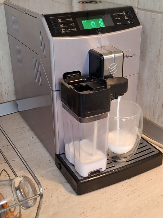 Vând aparat cafea Saeco minuto