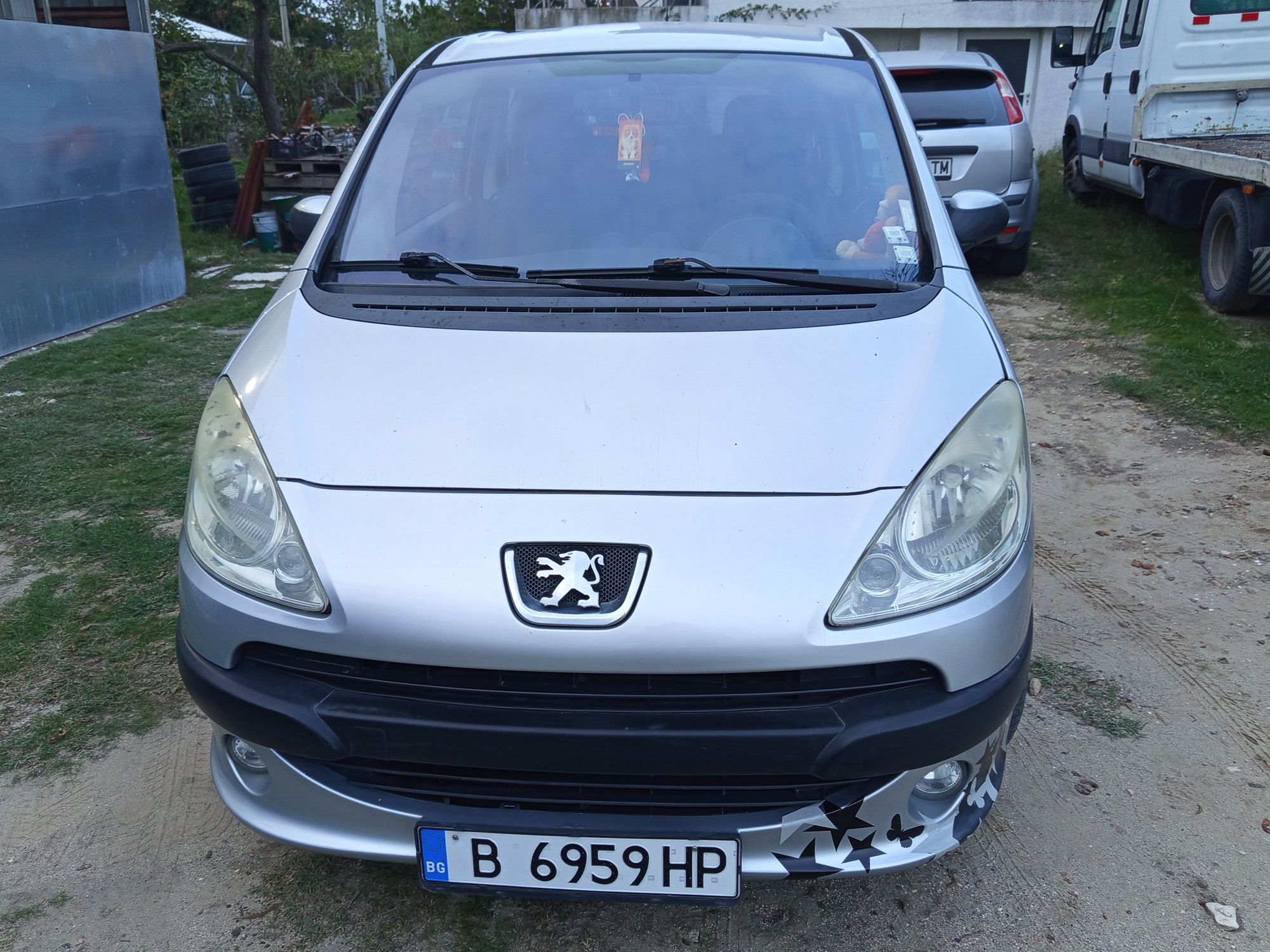 Продавам Пежо 1007