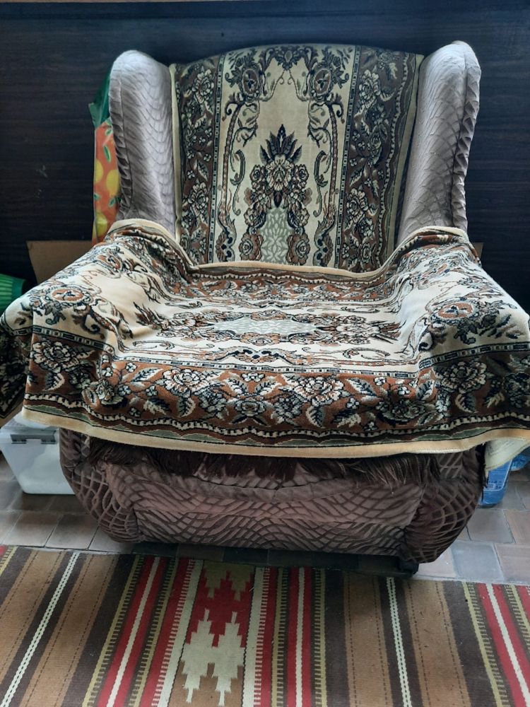 Продам старое кресло