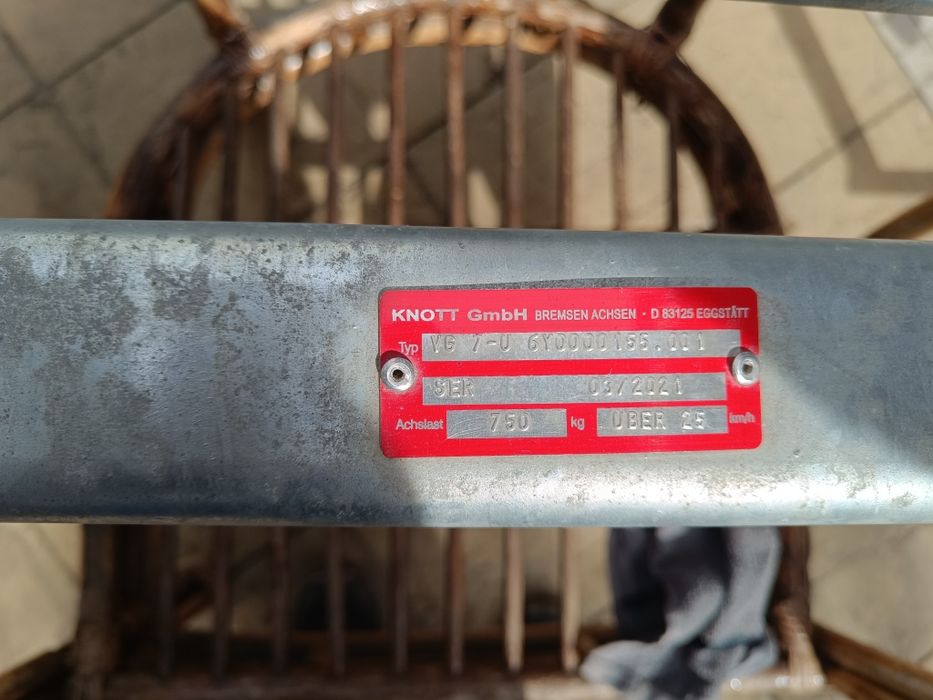 Торсионна ос за ремаркета KNOTT със кабел и таблата със светлини