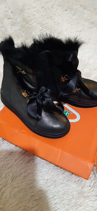 Продам новые  ботинки Тифлани