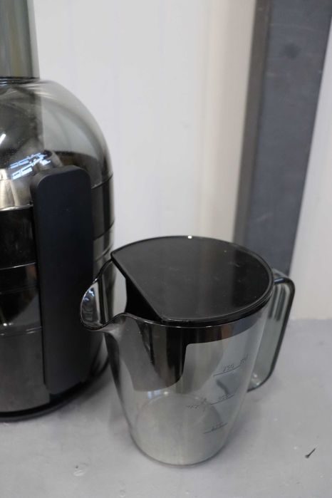 Сокоизстисквачка Philips HR1856 800W, 2L, QuickClean, контейнер за сок