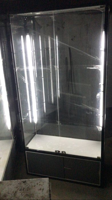 Ветрины со свитильником стеклянные