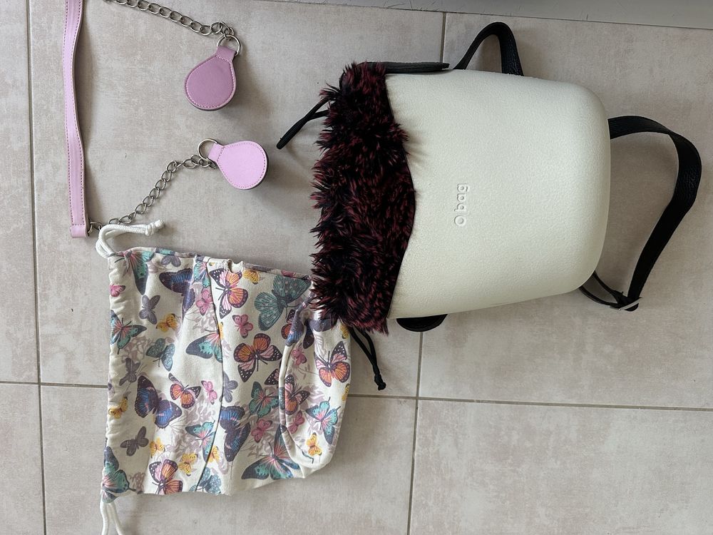 Дамска чанта O Bag с два джоба и две дръжки