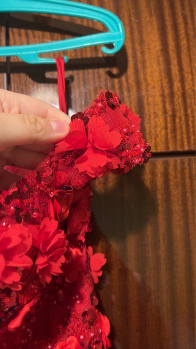 Червена бална рокля