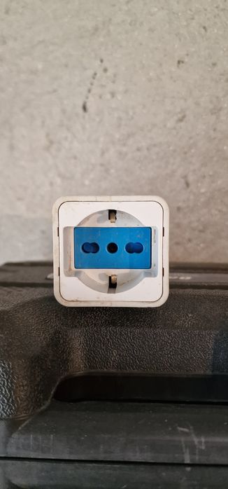 Adaptor ștecher casnic la industrial