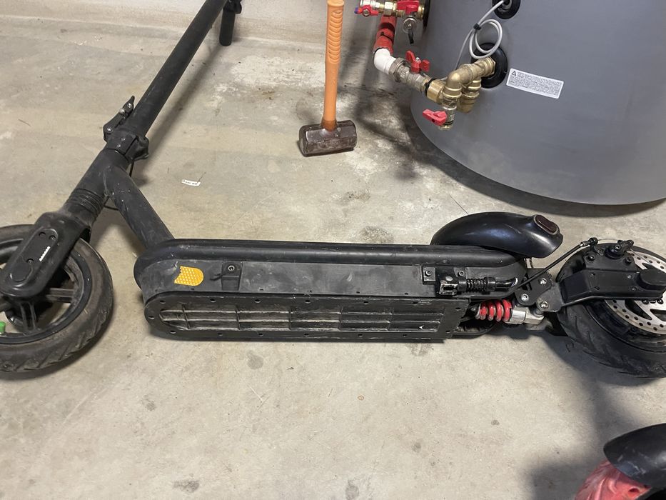 Vand doua trotinete electrice vortex de piese