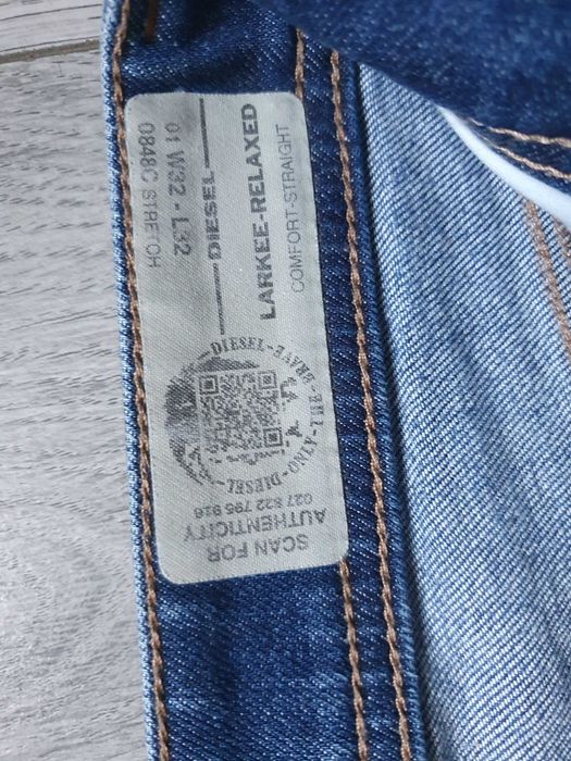 Blugi DIESEL "Larkee-Relaxed" - Marime W32 L32 (Talie 86 cm)