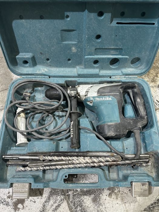 Перфоратор Makita HR 4002