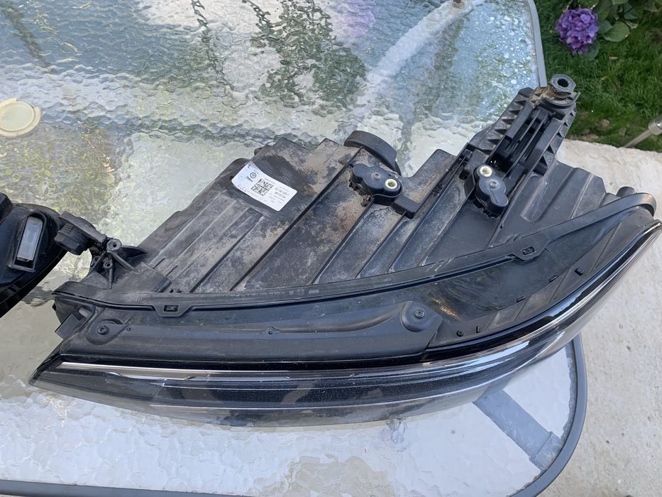 Far Vw Passat B8 full led stanga