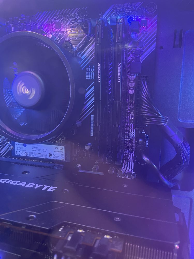 Геймърски компютър Ryzen 5 5600X/ 16GB 3200MHz/ RX 5700XT/ 1TB SSD