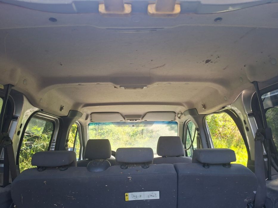 Vând Ford tourneo