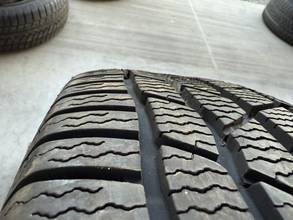 4бр. КАТО НОВИ Зимни Гуми 205/60R/16 -CONTINENTAL- DOT:0323- 7.9м+6.3м