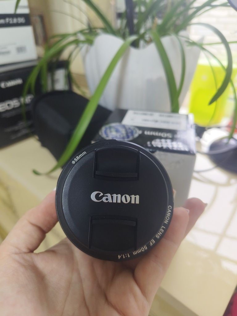 Объектив Canon 50 мм