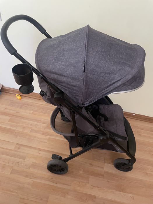 Коляска прогулочный