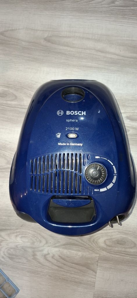 Продам пылесос  Bosch BSA3100RU/09 в хорошем состоянии  искрит мотор