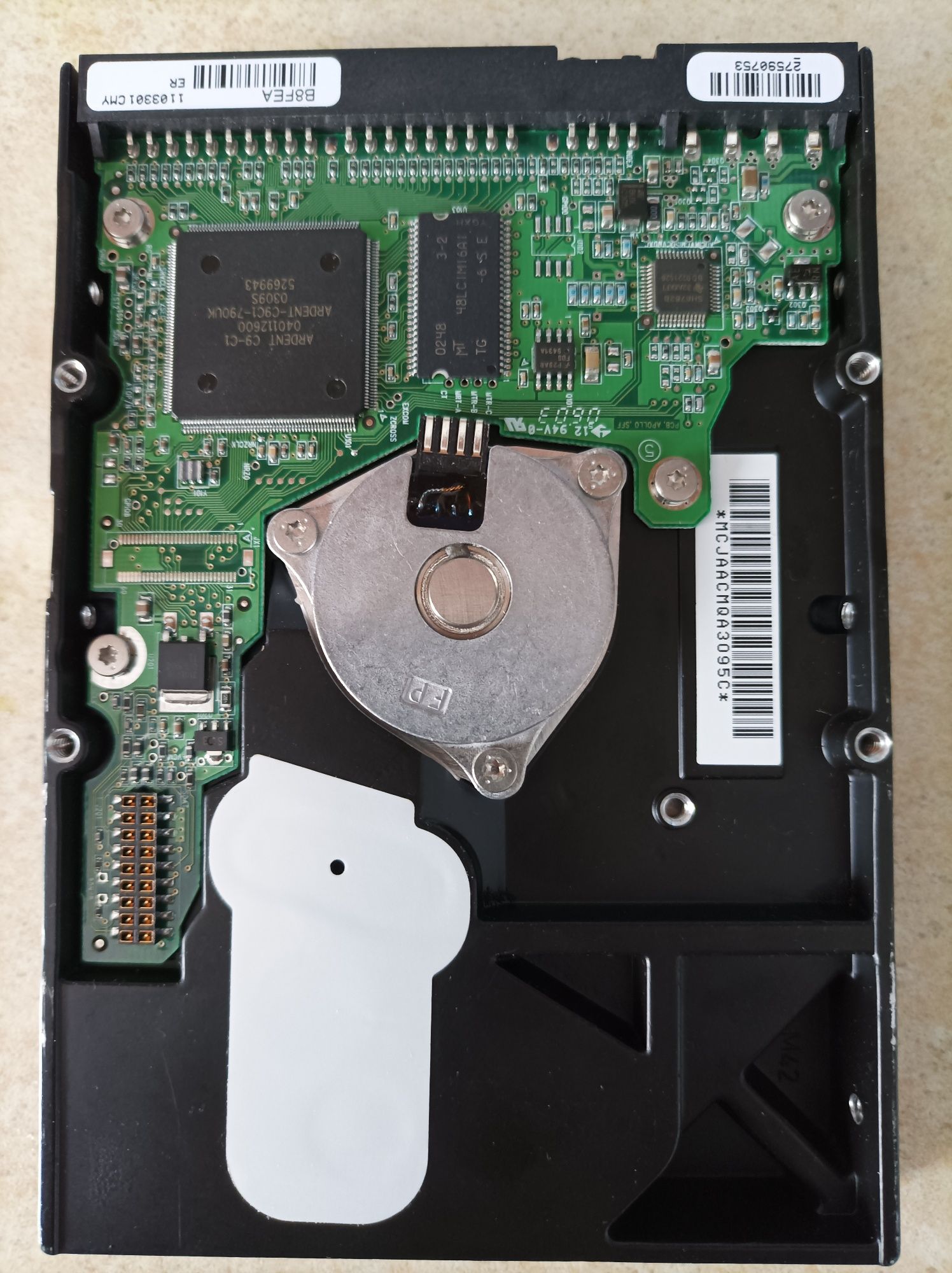 Vând hard disk defect